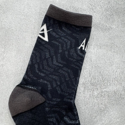 AKIV High-Cut Light Cushion Running Socks Unisex | Free Size | Stacked Style | Black
AKIV 高筒輕氣墊跑步襪男女款 | 均碼 | 層疊風格 | 黑色