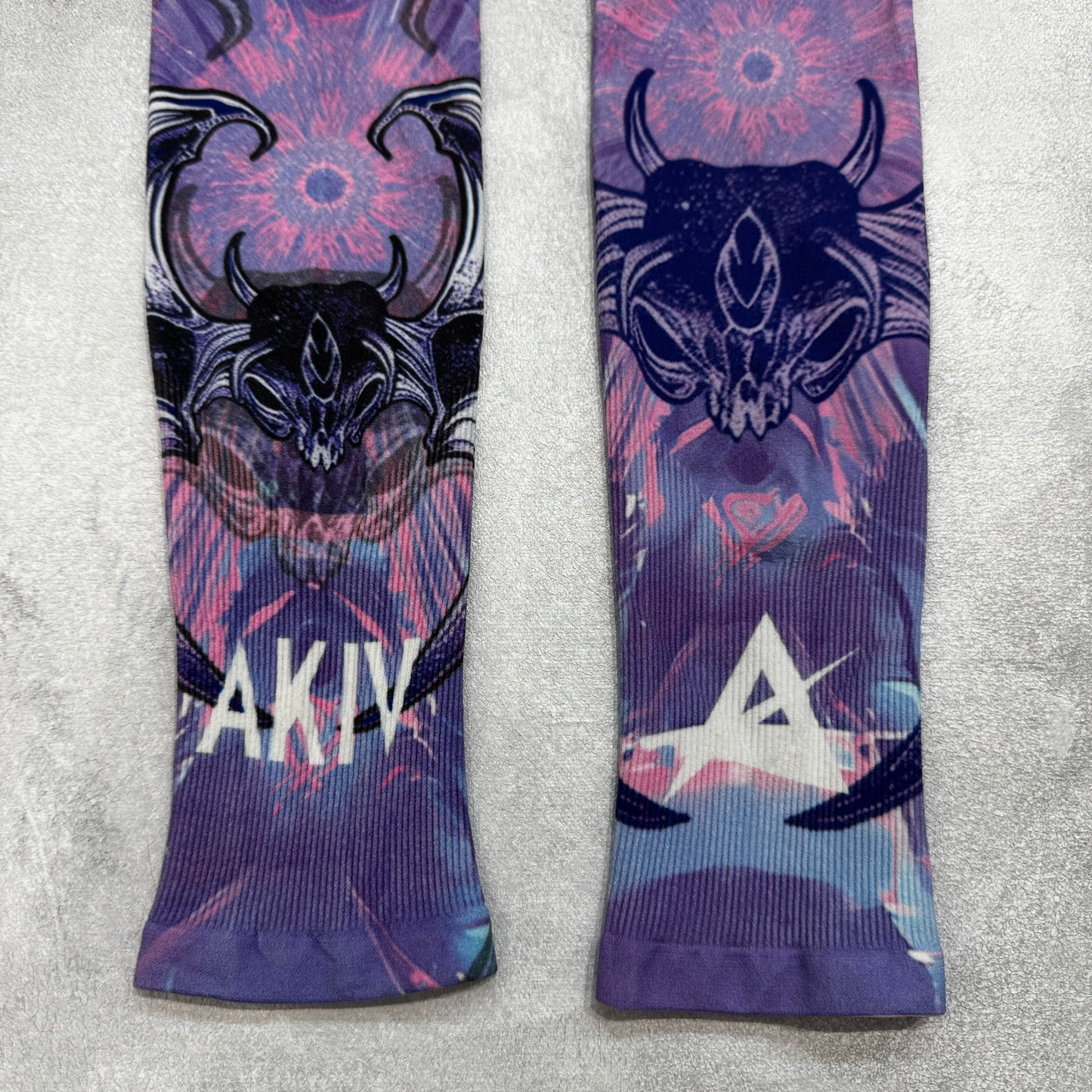 AKIV Flash Lightweight Warmth Running Sleeves | Angel Evil