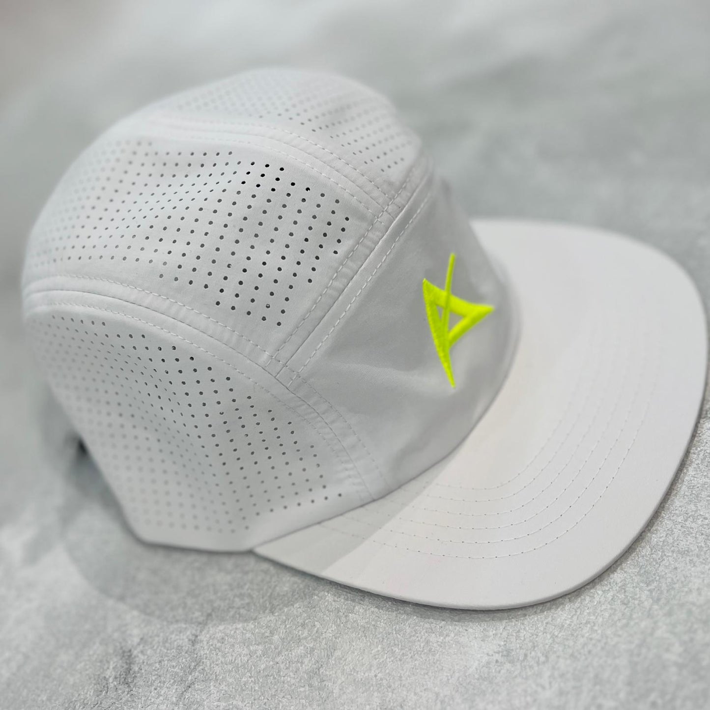 AKIV Running Pro White Cap | Embroidery Special Edition