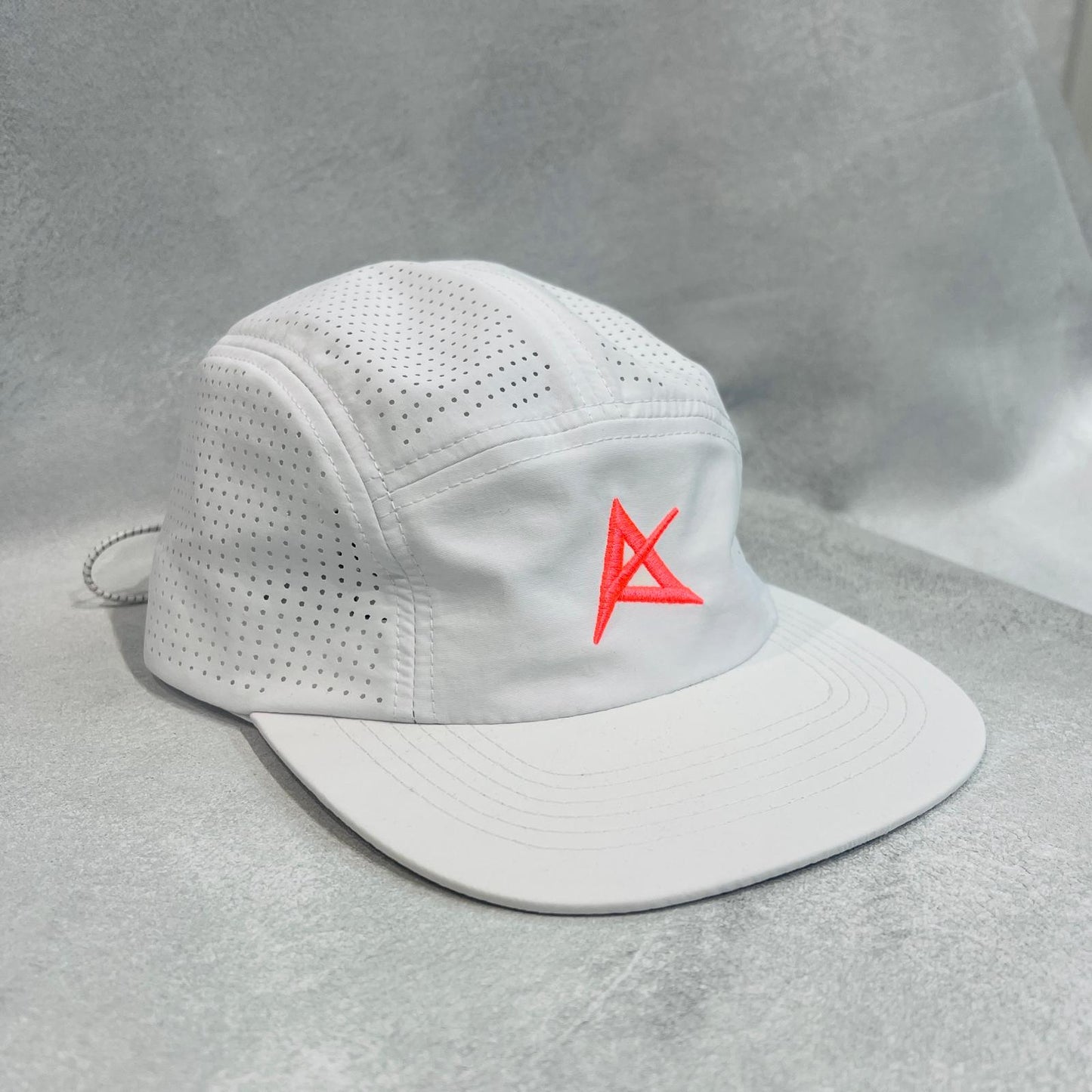 AKIV Running Pro White Cap | Embroidery Special Edition