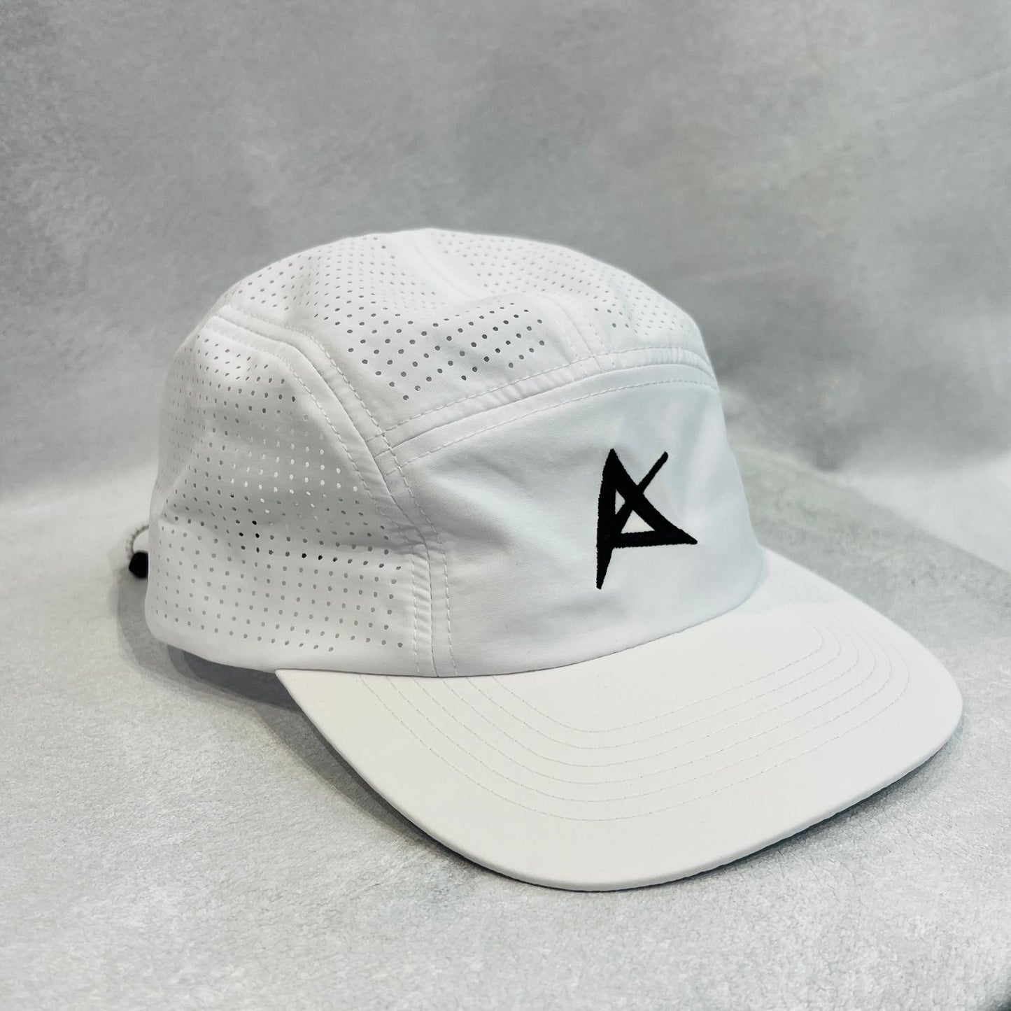 AKIV Running Pro White Cap | Embroidery Special Edition