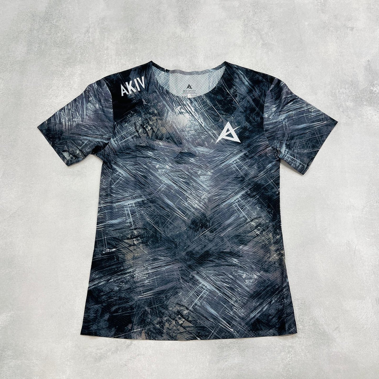 AKIV Ultralight Training T-Shirt Kids | Moon Graffiti
AKIV 超輕訓練T恤童裝 | 飛行棋版