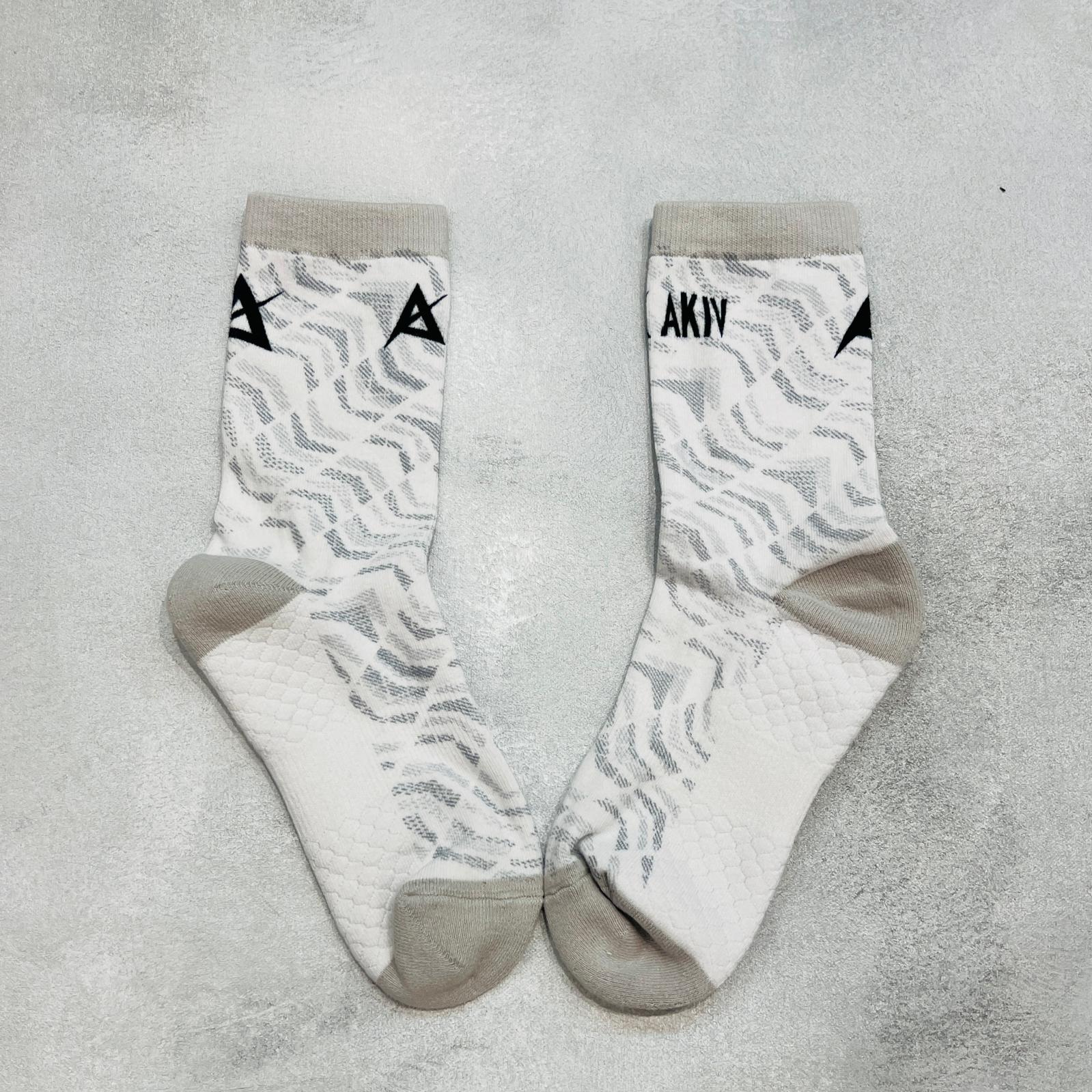 AKIV High-Cut Light Cushion Running Socks Unisex | Free Size | Stacked Style | White
AKIV 高筒輕氣墊跑步襪男女款 | 均碼 | 層疊風格 | 白色