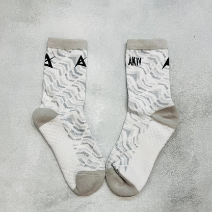 AKIV High-Cut Light Cushion Running Socks Unisex | Free Size | Stacked Style | White
AKIV 高筒輕氣墊跑步襪男女款 | 均碼 | 層疊風格 | 白色