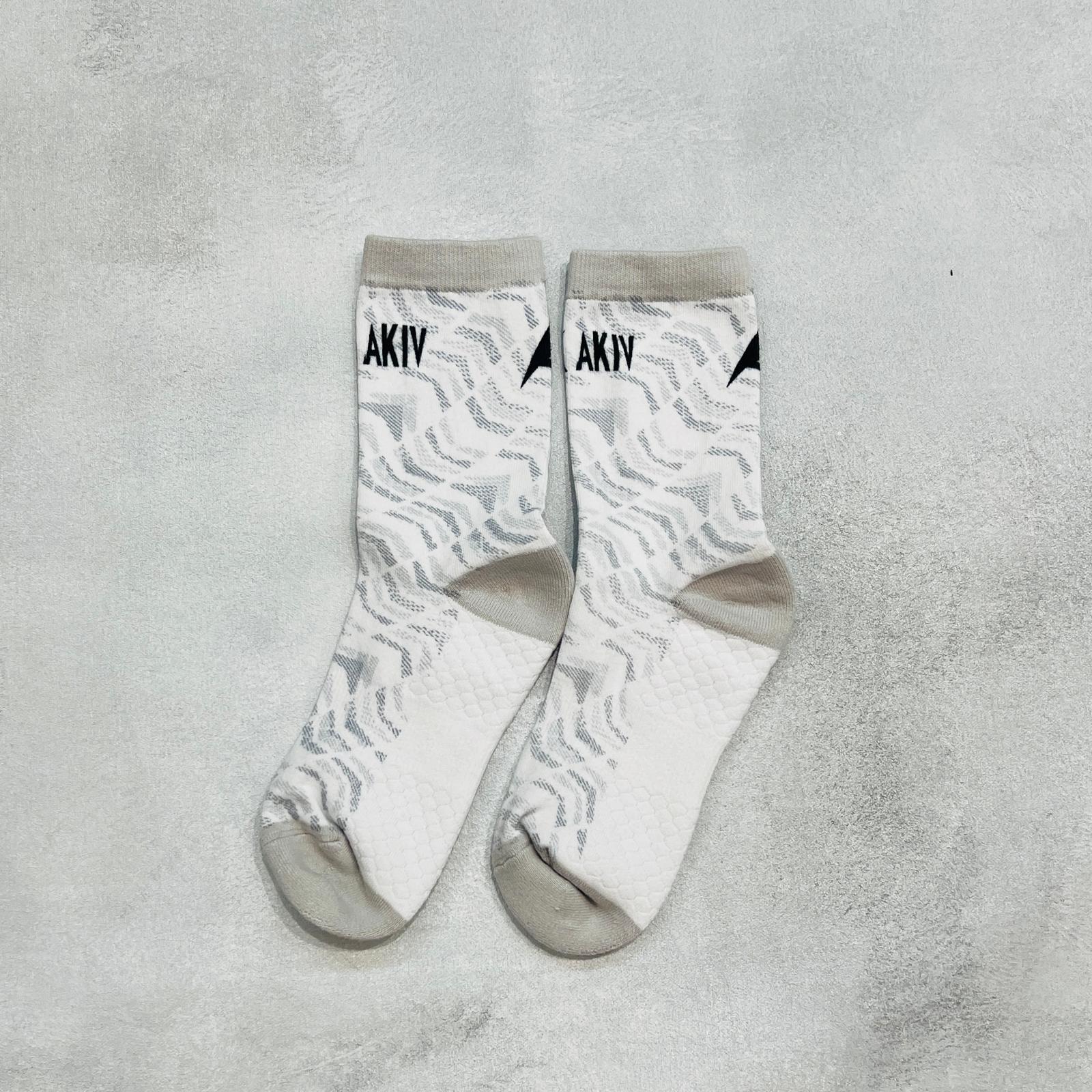 AKIV High-Cut Light Cushion Running Socks Unisex | Free Size | Stacked Style | White
AKIV 高筒輕氣墊跑步襪男女款 | 均碼 | 層疊風格 | 白色