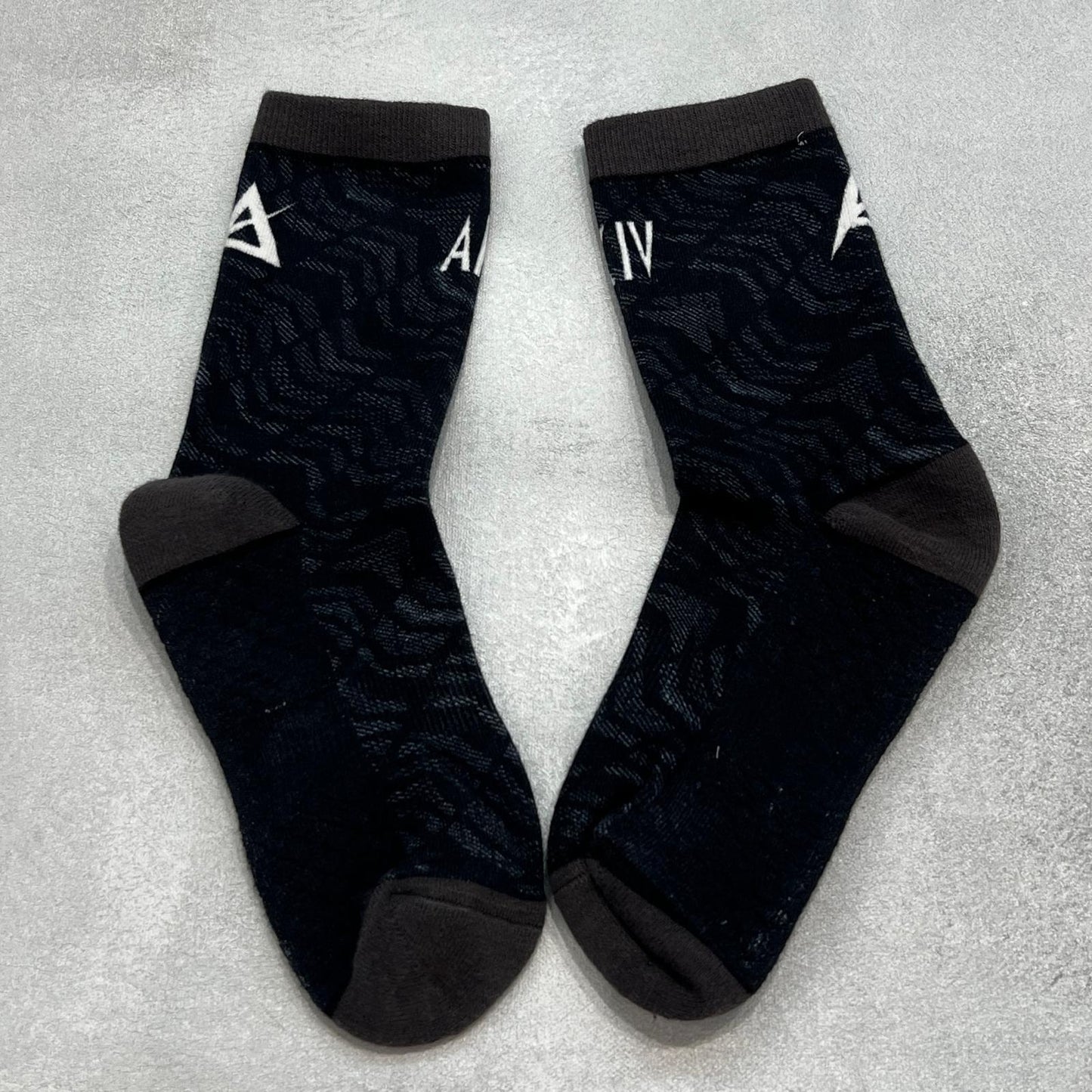 AKIV High-Cut Light Cushion Running Socks Unisex | Free Size | Stacked Style | Black
AKIV 高筒輕氣墊跑步襪男女款 | 均碼 | 層疊風格 | 黑色