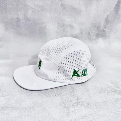 AKIV 輕盈透汗白色運動帽 | 刺繡特別版