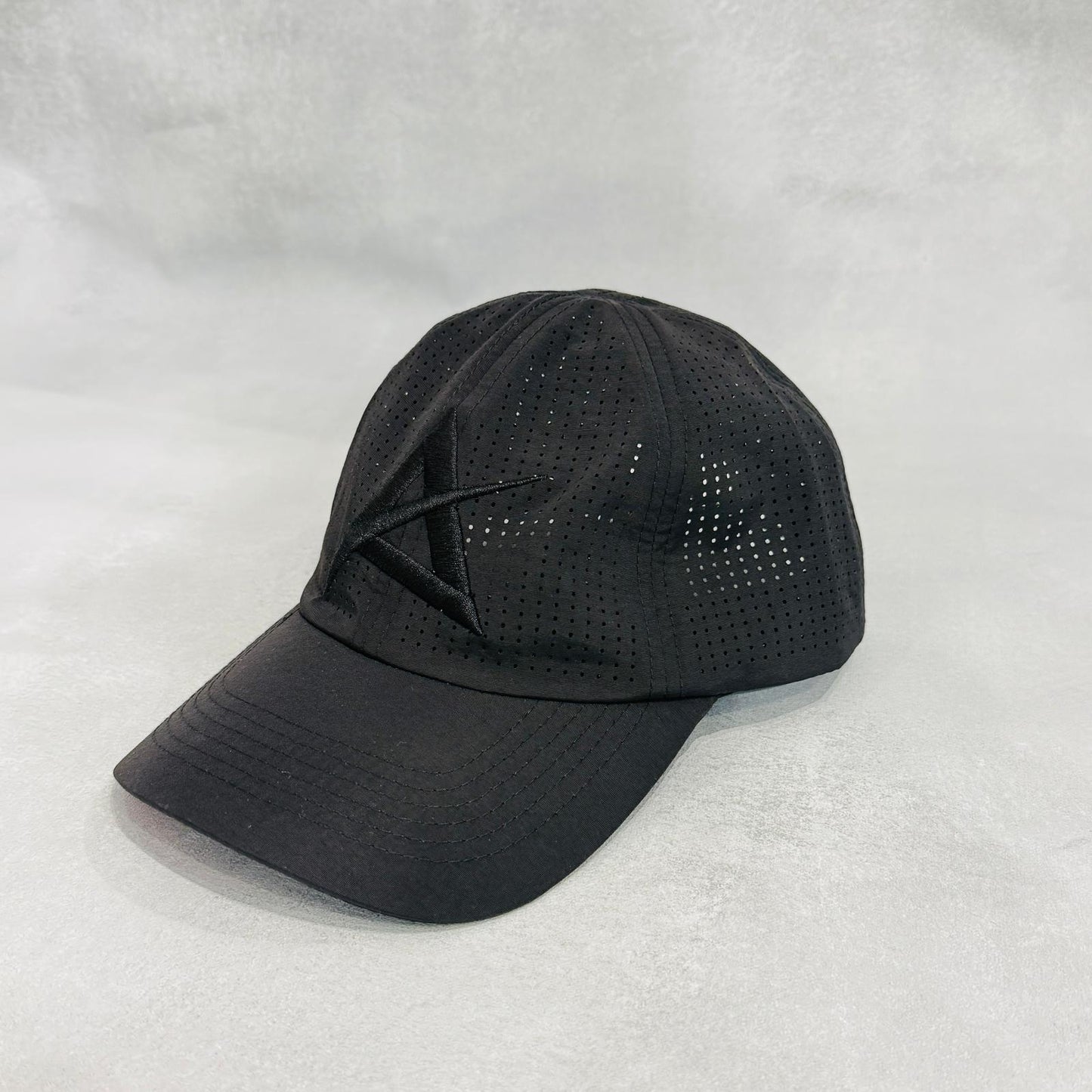 AKIV Running Pro Black Cap | Embroidery A Edition
AKIV 輕盈透汗黑色運動帽 | 刺繡A版