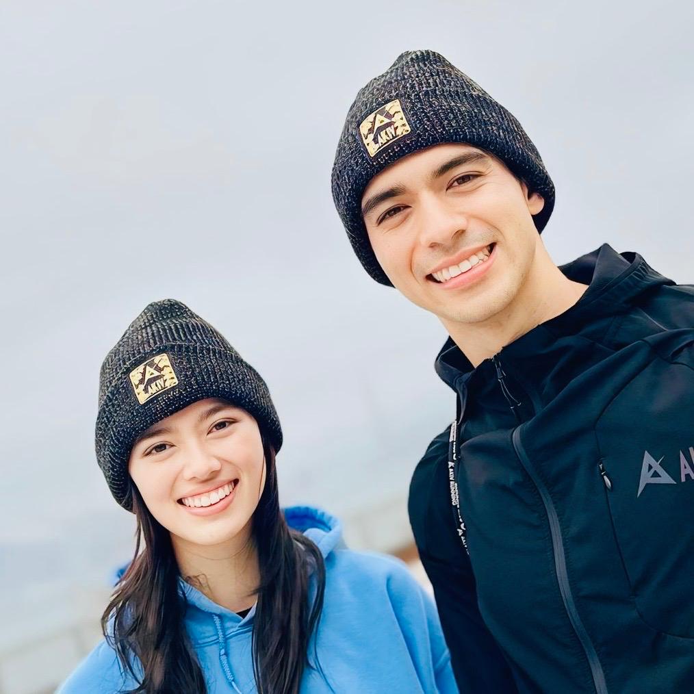 AKIV Cuffed Beanie | Bauhinia | Black
AKIV 針織毛帽 | 紫荊花系列| 黑色