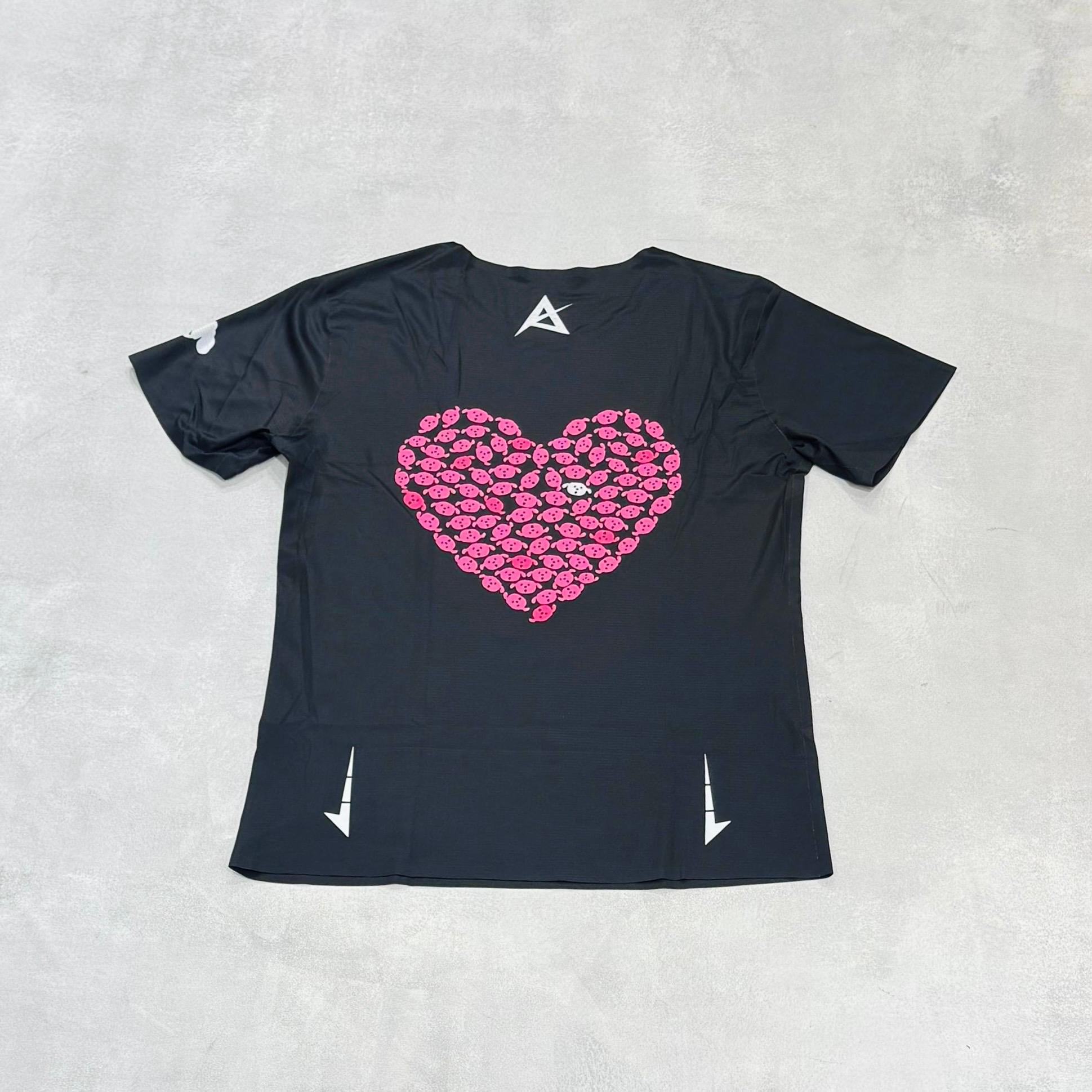 AKIV Ultralight Training Barry Running Tech T-Shirt Unisex | Pink
AKIV 超輕訓練Barry 跑心技術T恤男女款 | 粉紅色