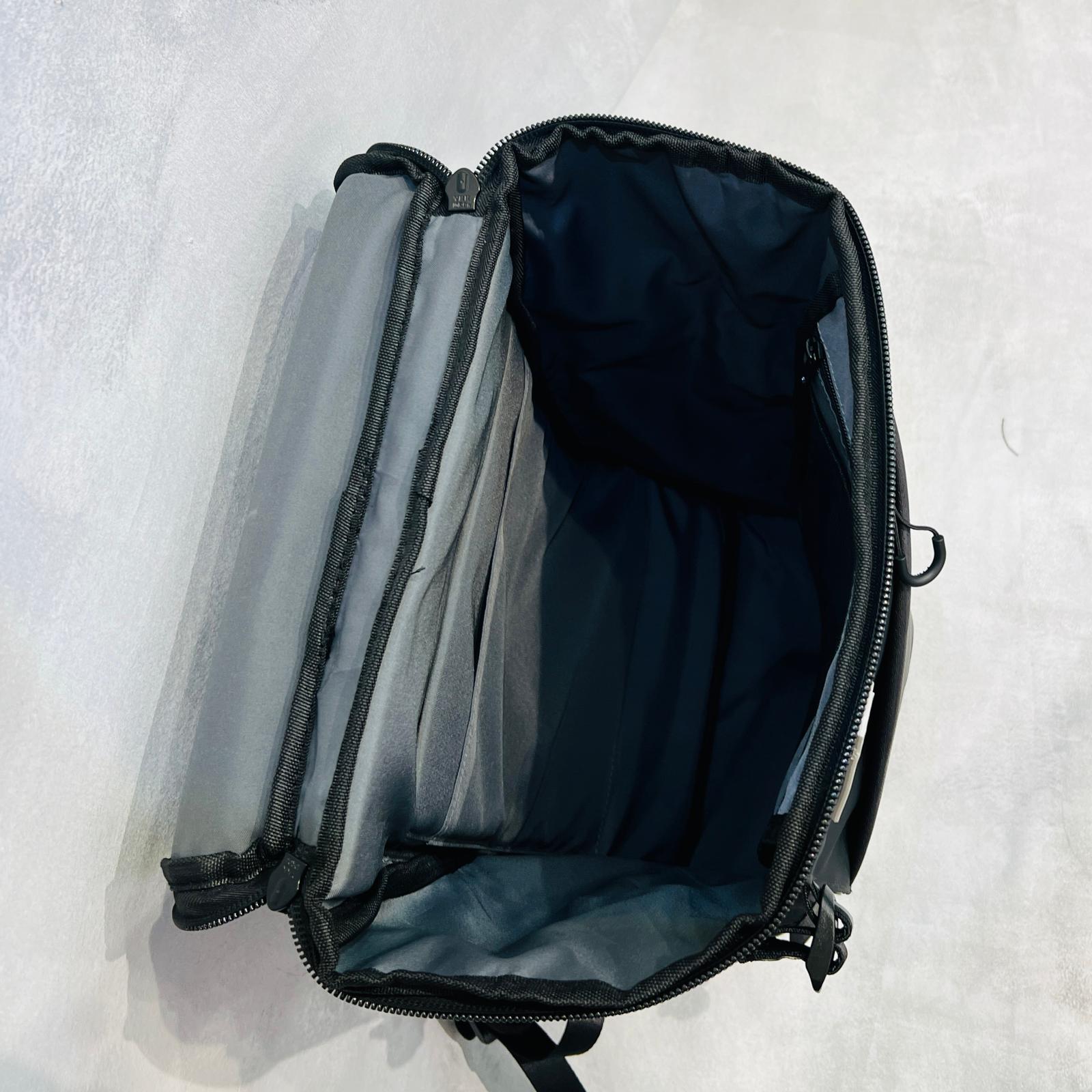 AKIV Backpack 40L | Multi Generation | Shiny Gradient
AKIV 背包 40L | 誇世代 | 幻彩漸變色