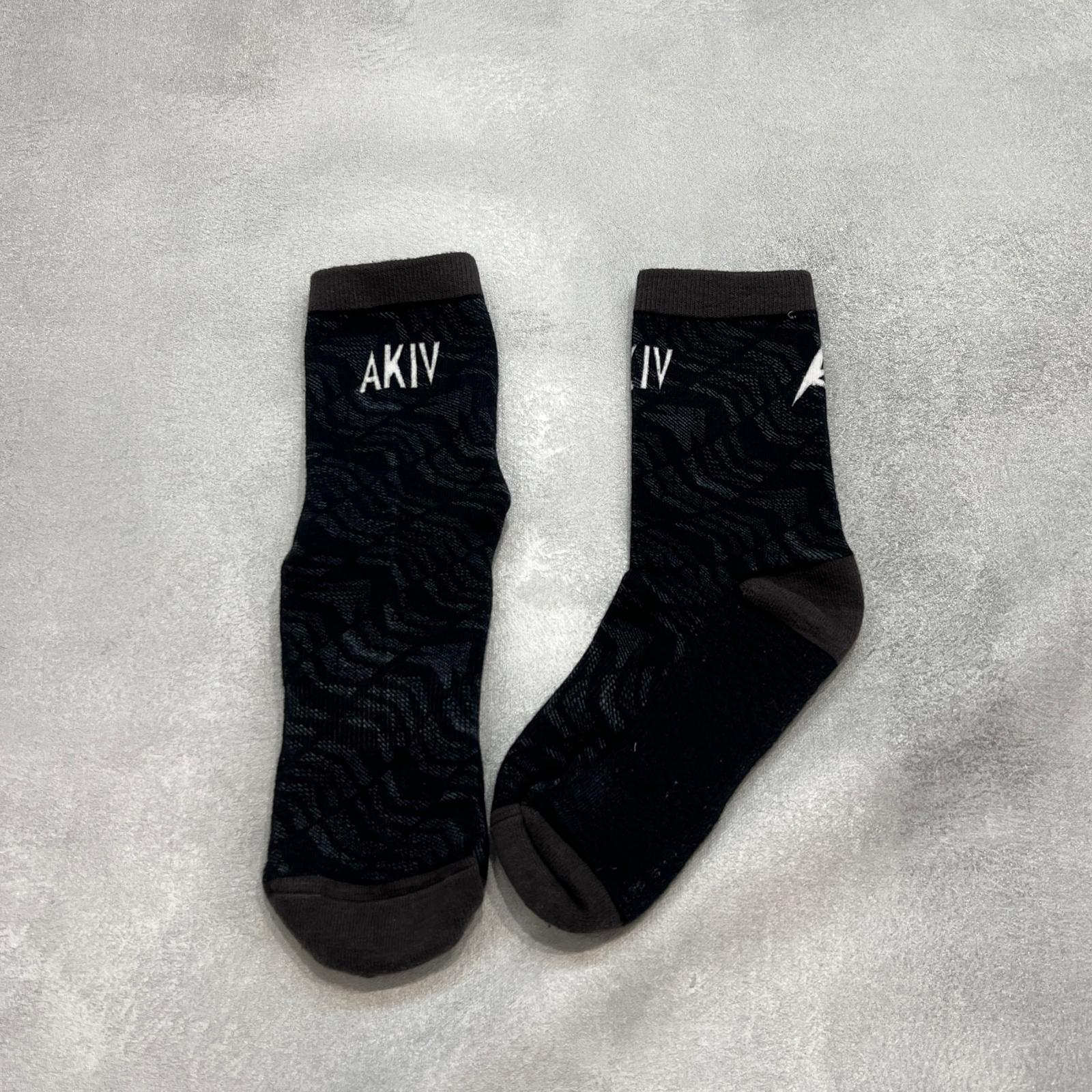 AKIV High-Cut Light Cushion Running Socks Unisex | Free Size | Stacked Style | Black
AKIV 高筒輕氣墊跑步襪男女款 | 均碼 | 層疊風格 | 黑色