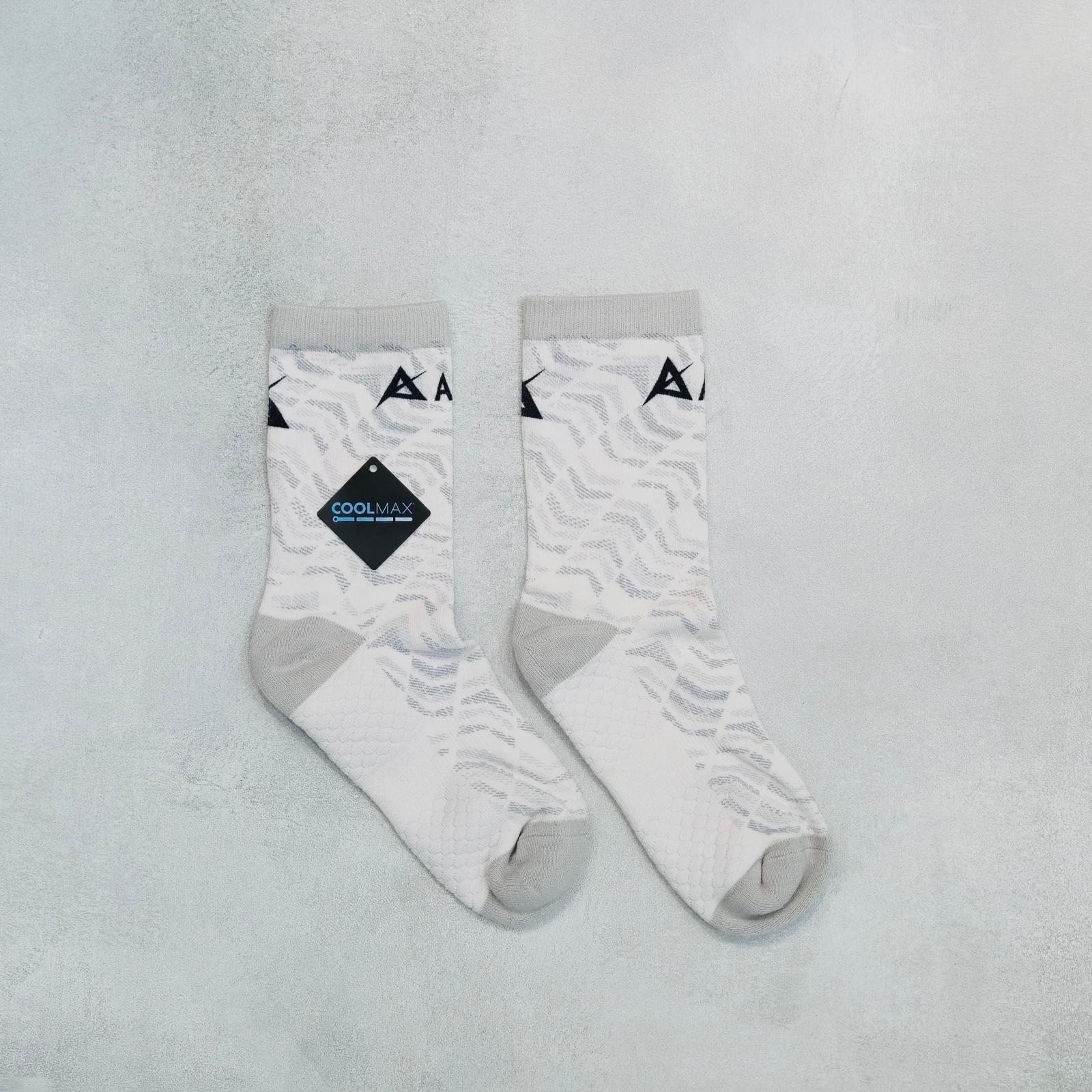 AKIV High-Cut Coolmax Light Cushion Running Socks Unisex | Free Size | Stacked Style | White
AKIV 高筒Coolmax輕氣墊跑步襪男女款 | 均碼 | 層疊風格 | 白色