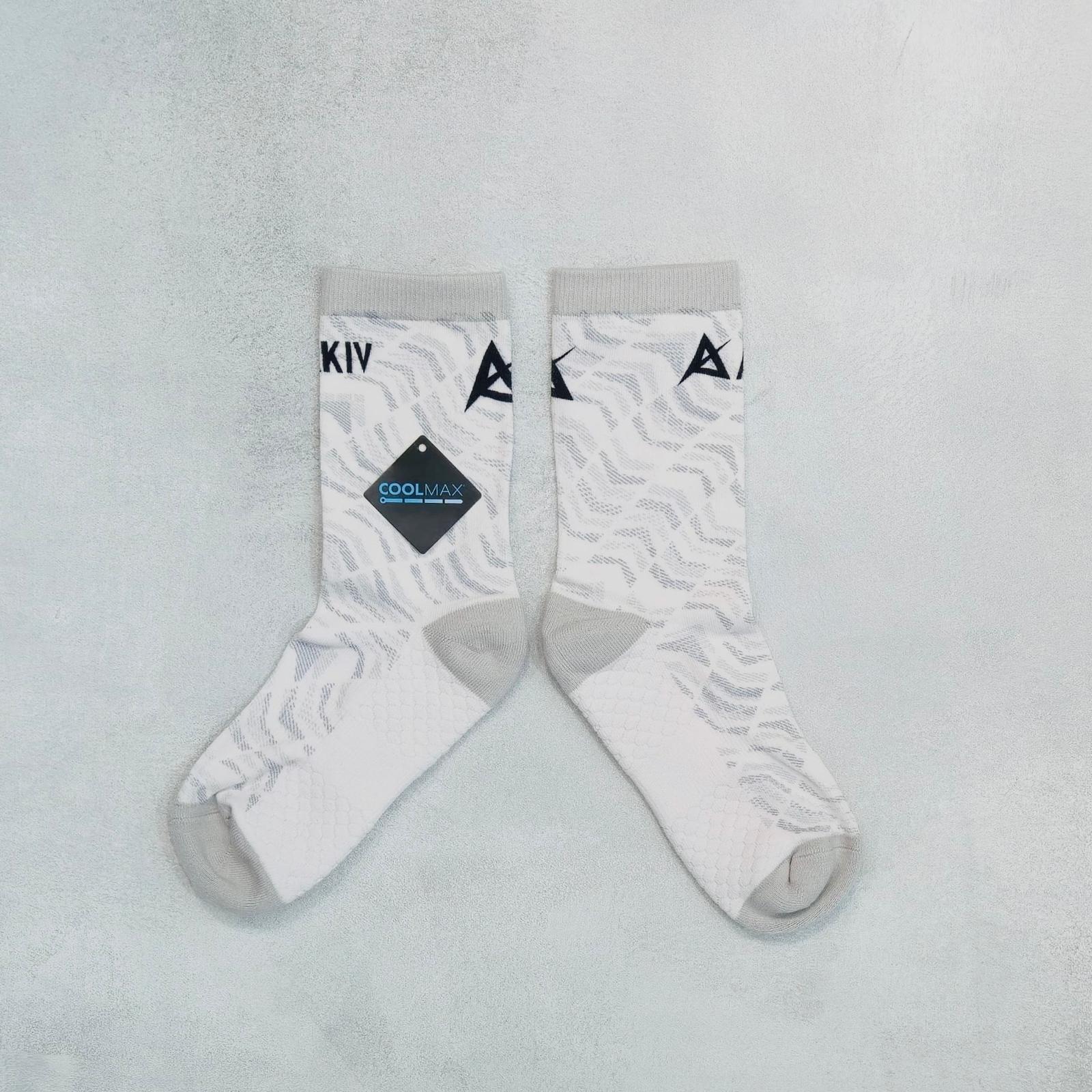 AKIV High-Cut Coolmax Light Cushion Running Socks Unisex | Free Size | Stacked Style | White
AKIV 高筒Coolmax輕氣墊跑步襪男女款 | 均碼 | 層疊風格 | 白色