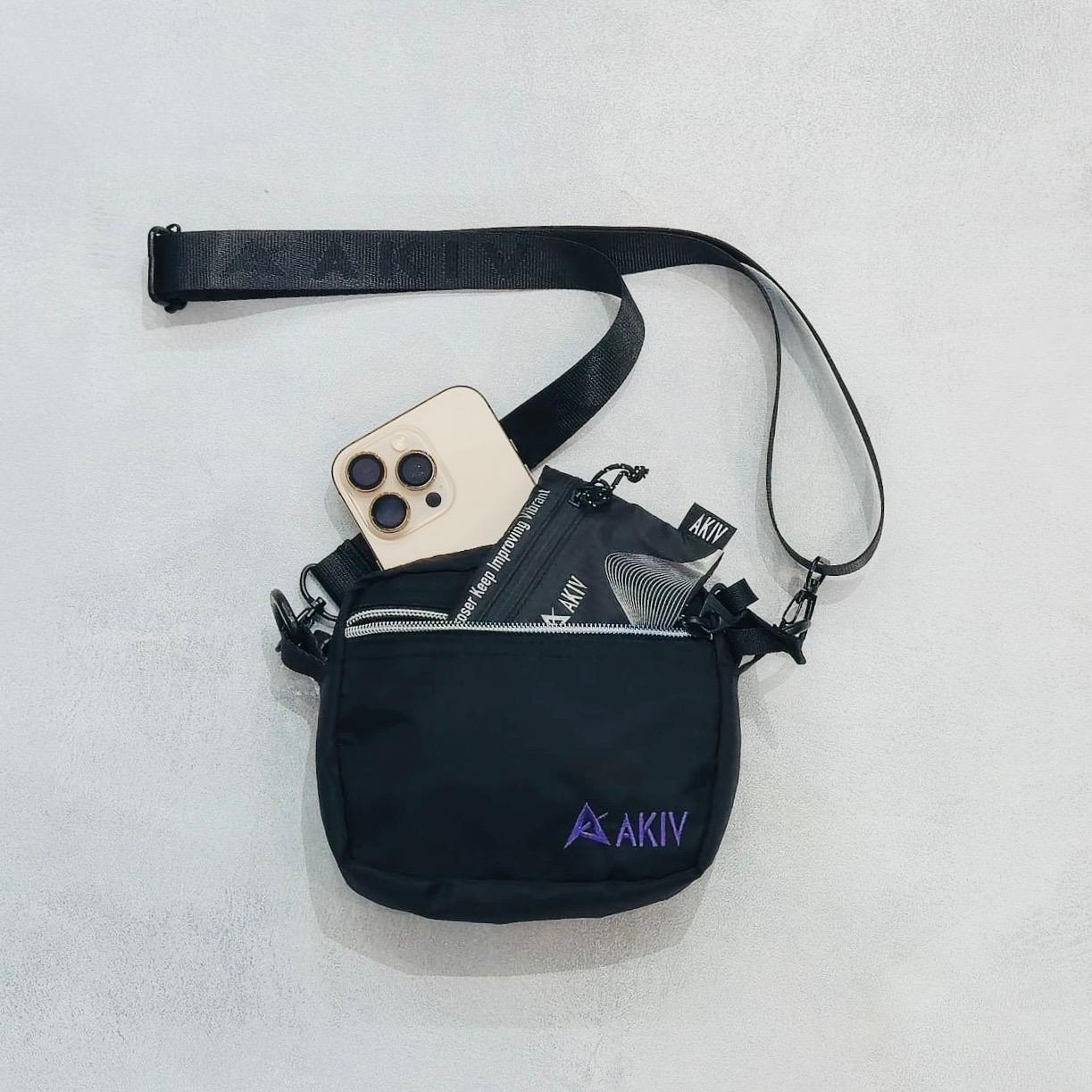 AKIV Sling Bag | Limited Edition | Black
AKIV 刺繡版斜孭袋 | 限量版 | 黑色