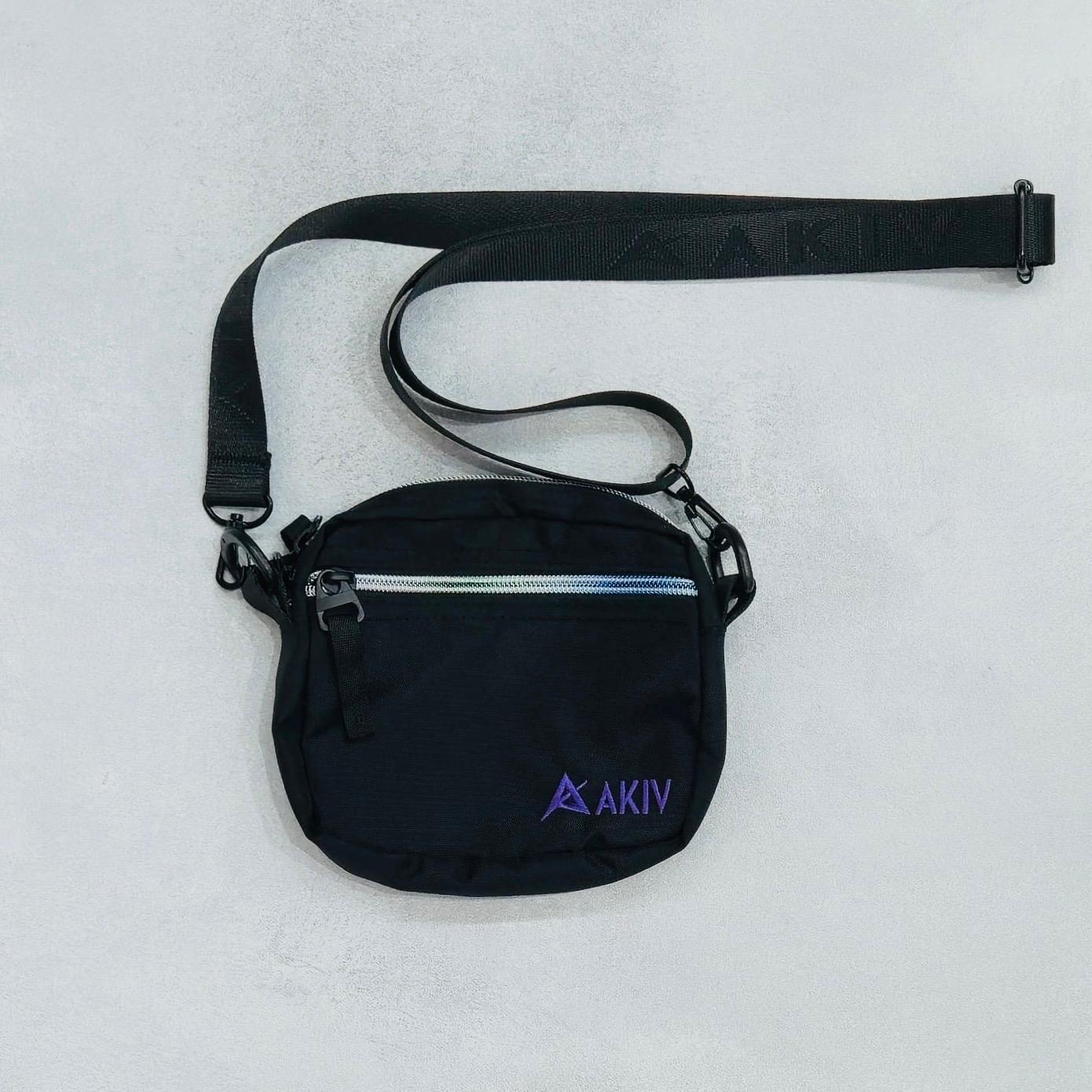 AKIV Sling Bag | Limited Edition | Black
AKIV 刺繡版斜孭袋 | 限量版 | 黑色