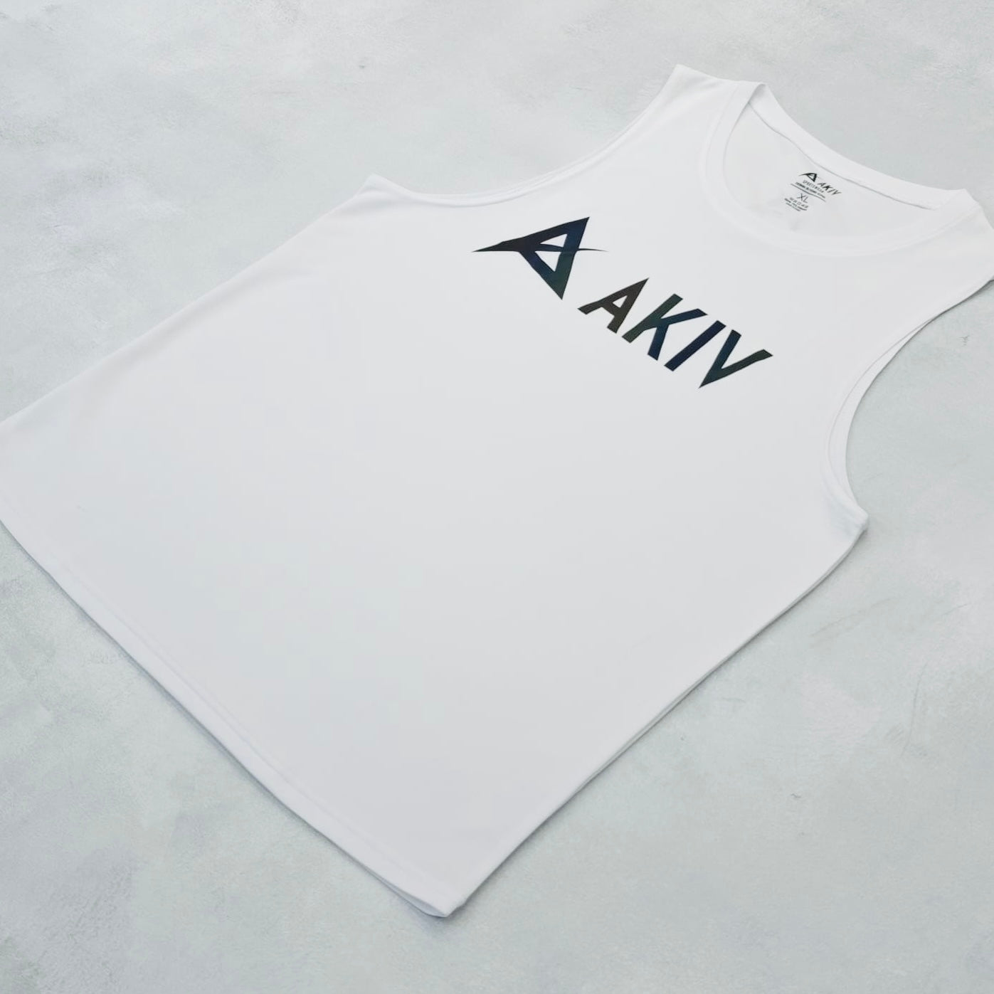 AKIV Ultralight Tank Top Unisex | White 
AKIV 超輕訓練無袖背心男女款 | 白色