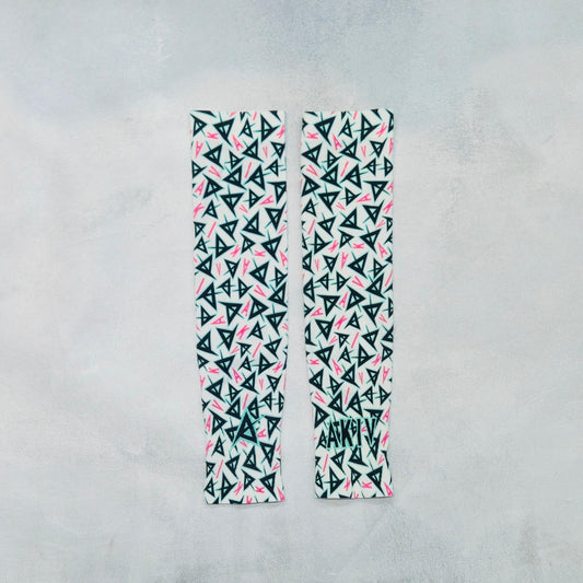 AKIV Lightweight Quick Dry Running Sleeves | Limited Color | Blue & White
AKIV 輕盈快乾跑步手袖 | 藍白色