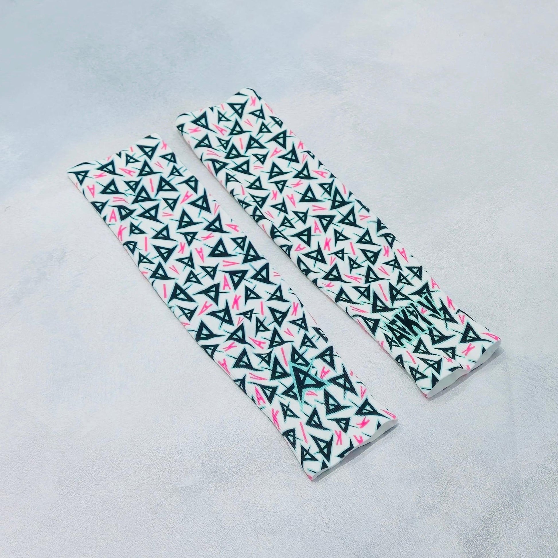 AKIV Lightweight Quick Dry Running Sleeves | Limited Color | Blue & White
AKIV 輕盈快乾跑步手袖 | 藍白色