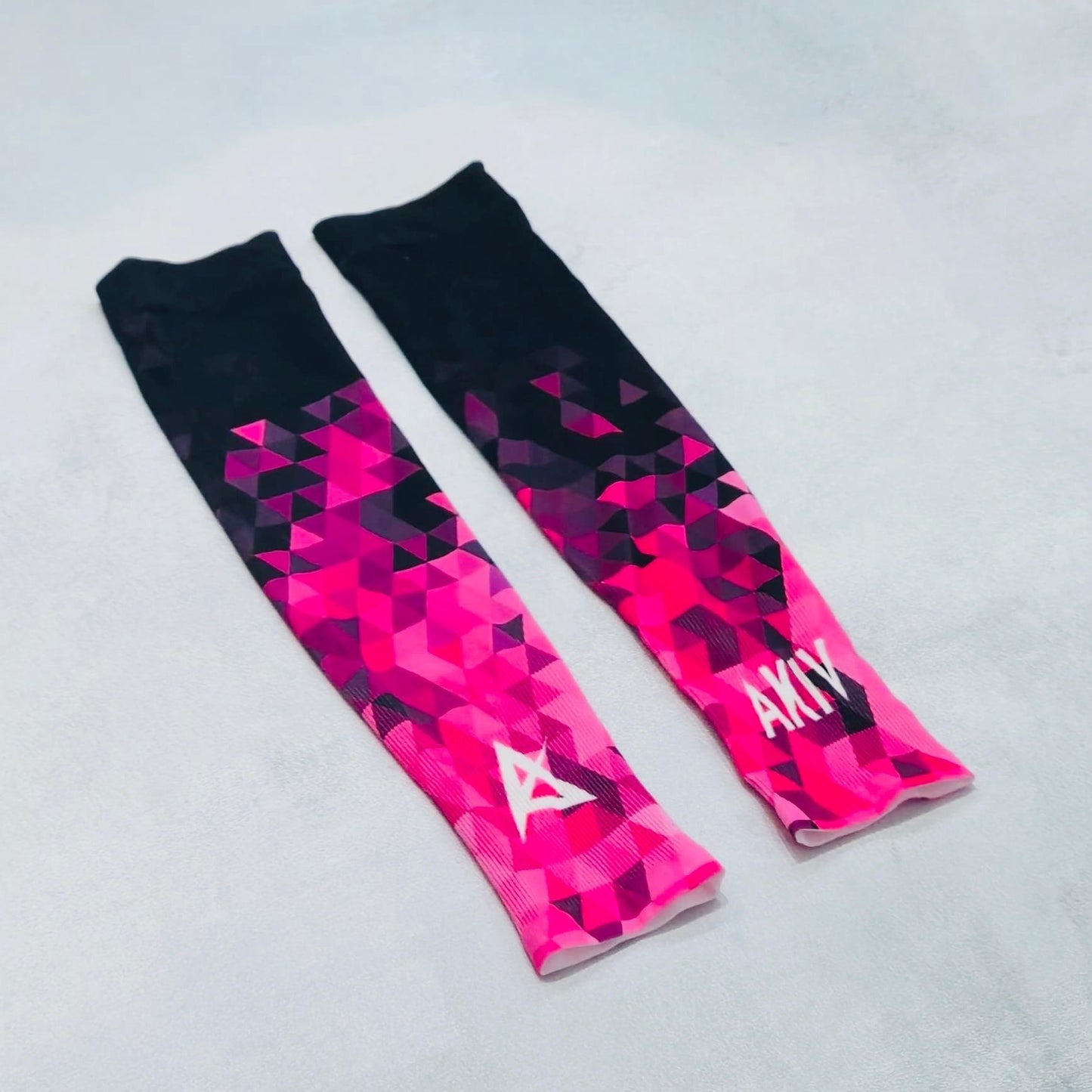 AKIV Lightweight Quick Dry Running Sleeves | Black to Rose Red Gradient
AKIV 輕盈快乾跑步手袖 | 黑玫紅色漸變