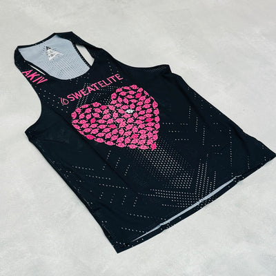 AKIV x SWEAT ELITE Pro Race Singlet Unisex | Sweet Edge Heart
AKIV x SWEAT ELITE 專業比賽背心男女款 | 甜酷心動