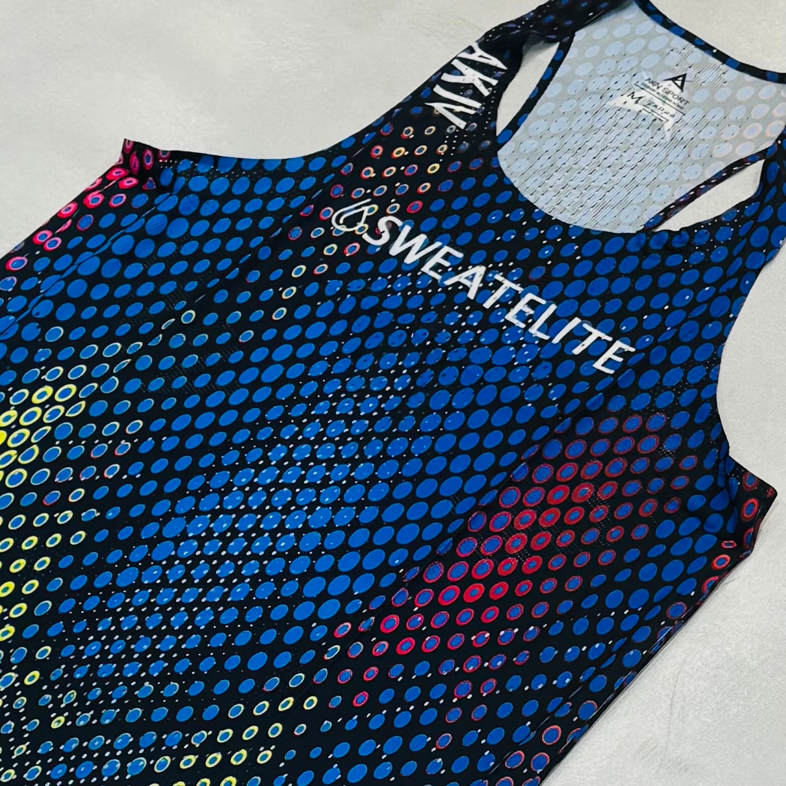 AKIV x SWEAT ELITE Pro Race Singlet Unisex | Neon Edition
AKIV x SWEAT ELITE 專業比賽背心男女款 | 霓光限定