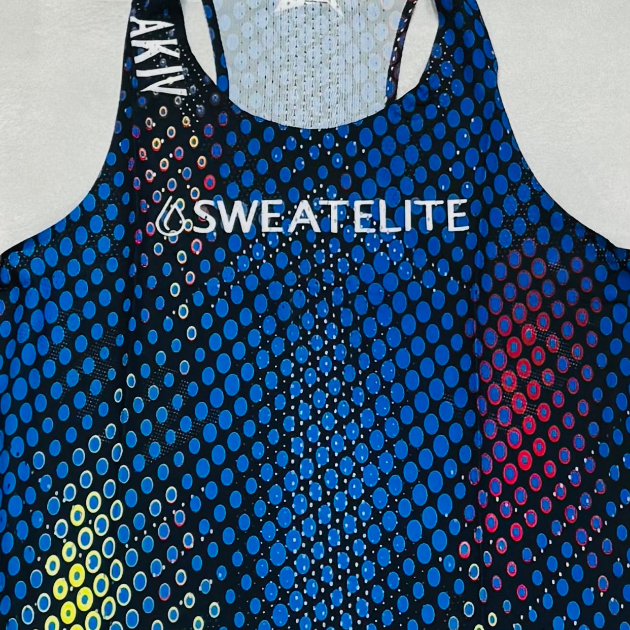 AKIV x SWEAT ELITE Pro Race Singlet Unisex | Neon Edition
AKIV x SWEAT ELITE 專業比賽背心男女款 | 霓光限定