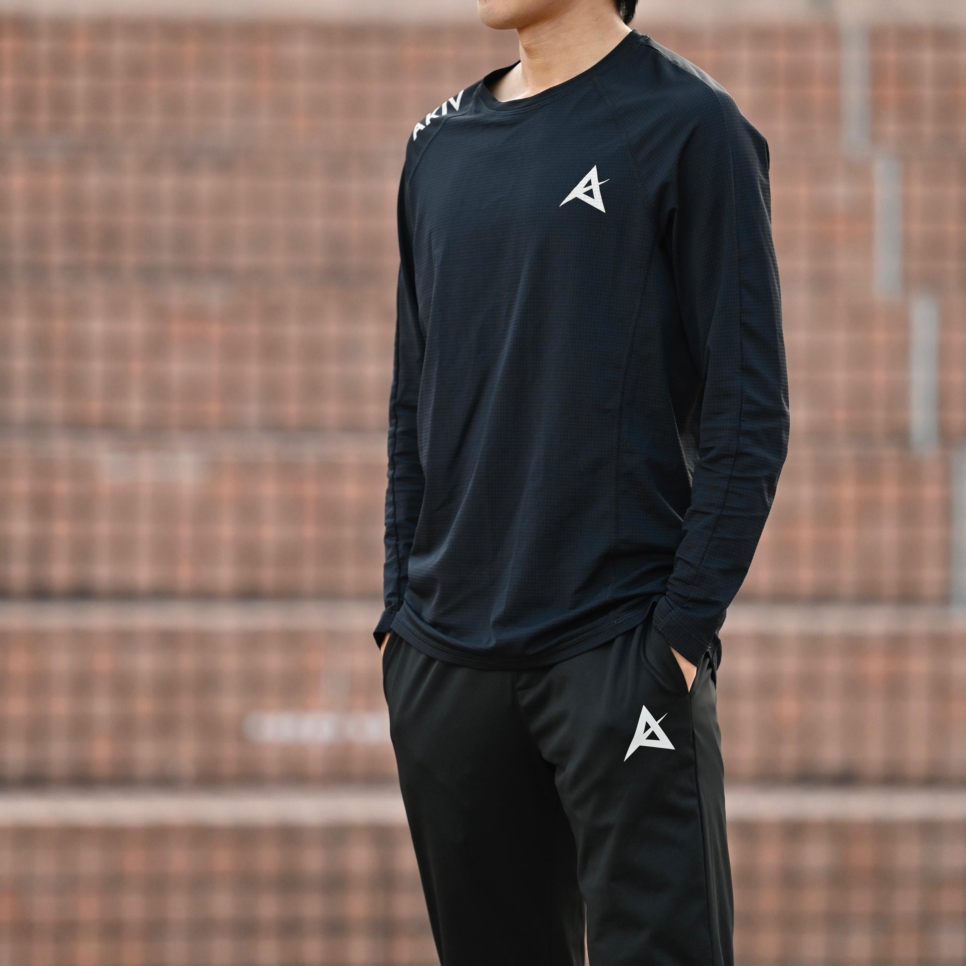 AKIV Running Thin Style Long Sleeves Tee Unisex | Black
AKIV 跑步薄款長袖T恤男女款 | 黑色